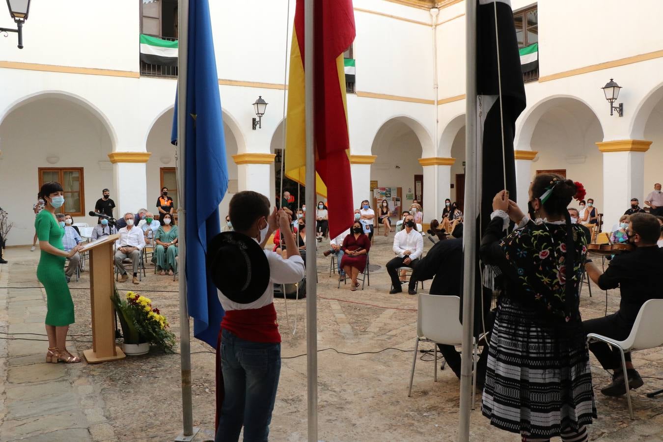 El alcalde de Jerez de los Caballeros, Juan Carlos Santan, durante su discurso.