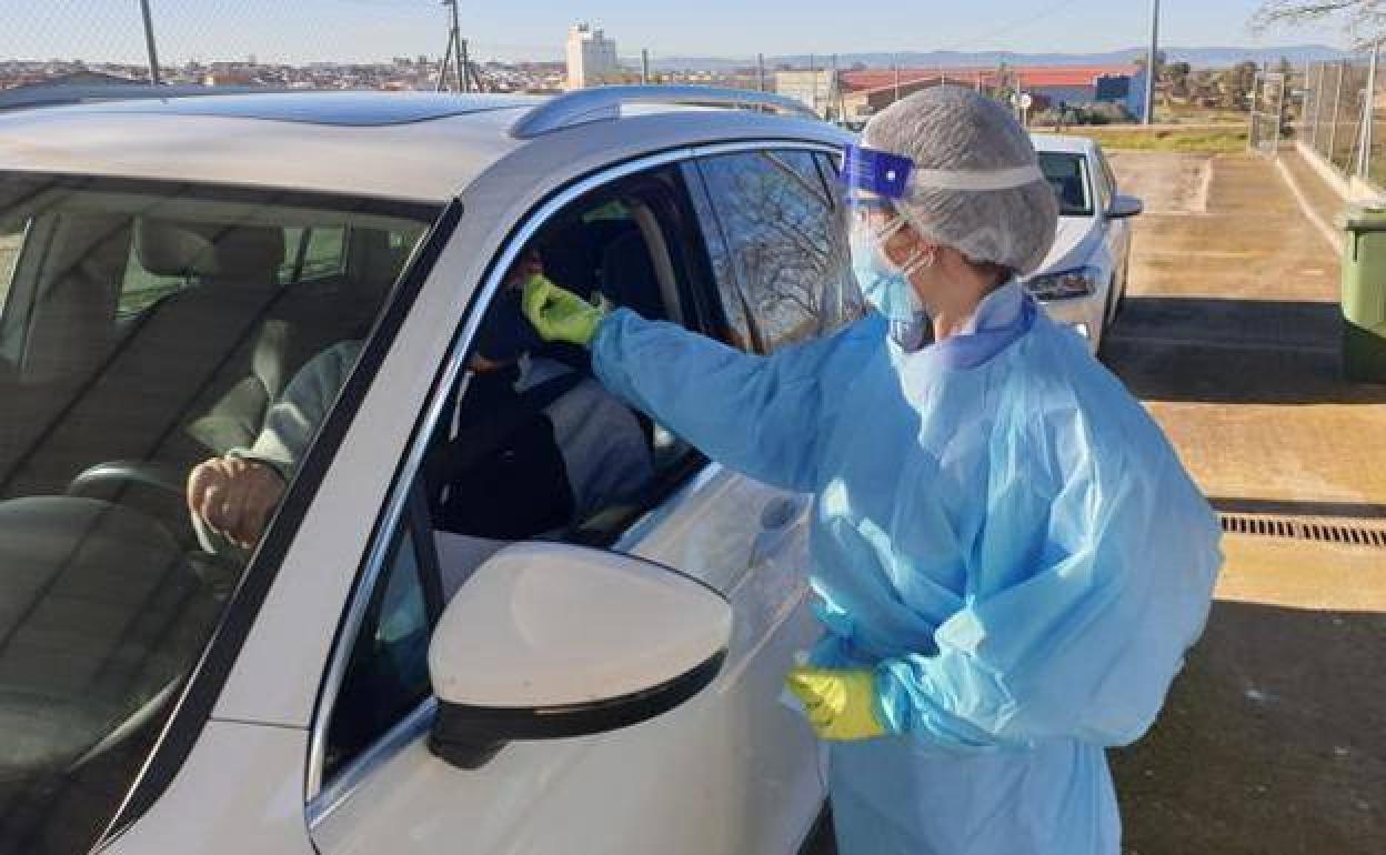 Salud Pública notifica 8 nuevos positivos por Covid-19 en Jerez y 1 en Valuengo