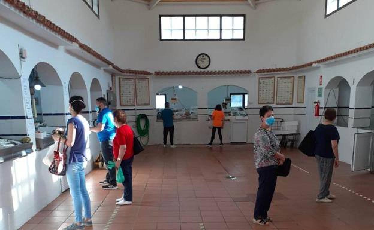 La actividad del mercado de abastos continúa de forma habitual.