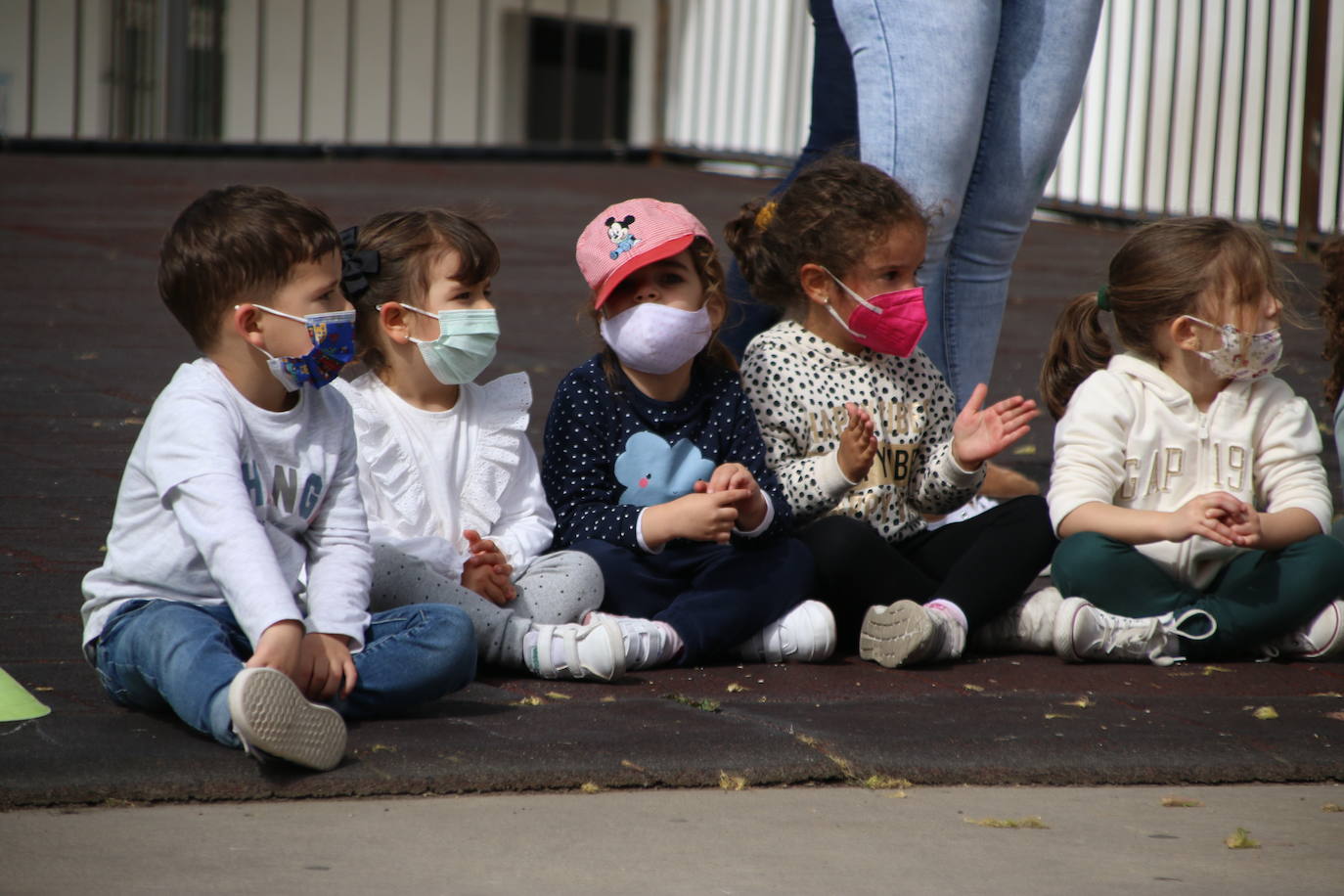 Fotos: Los sones cofrades resuenan con fervor y júbilo en el CEIP &#039;El Rodeo&#039;
