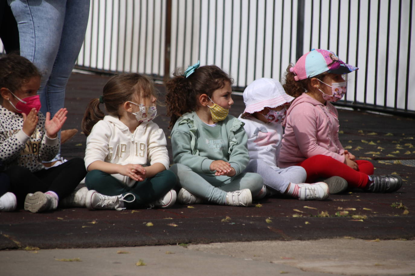 Fotos: Los sones cofrades resuenan con fervor y júbilo en el CEIP &#039;El Rodeo&#039;