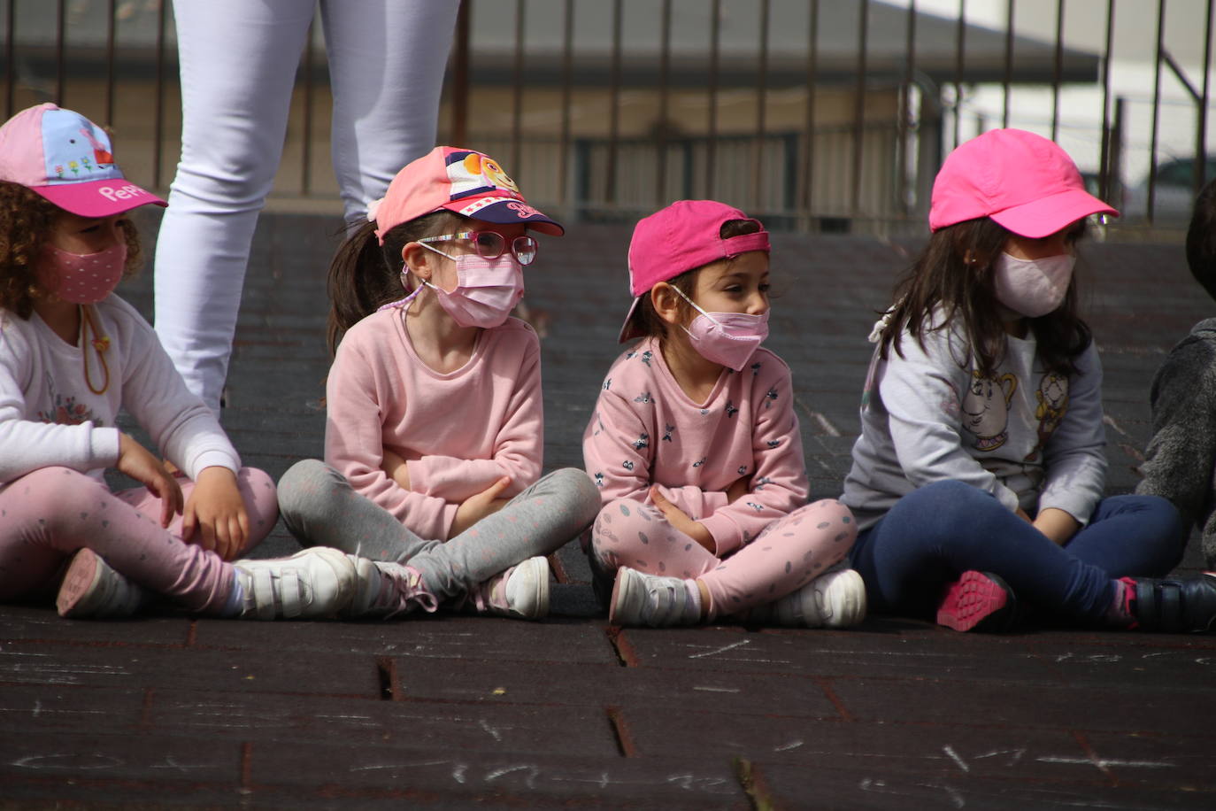 Fotos: Los sones cofrades resuenan con fervor y júbilo en el CEIP &#039;El Rodeo&#039;
