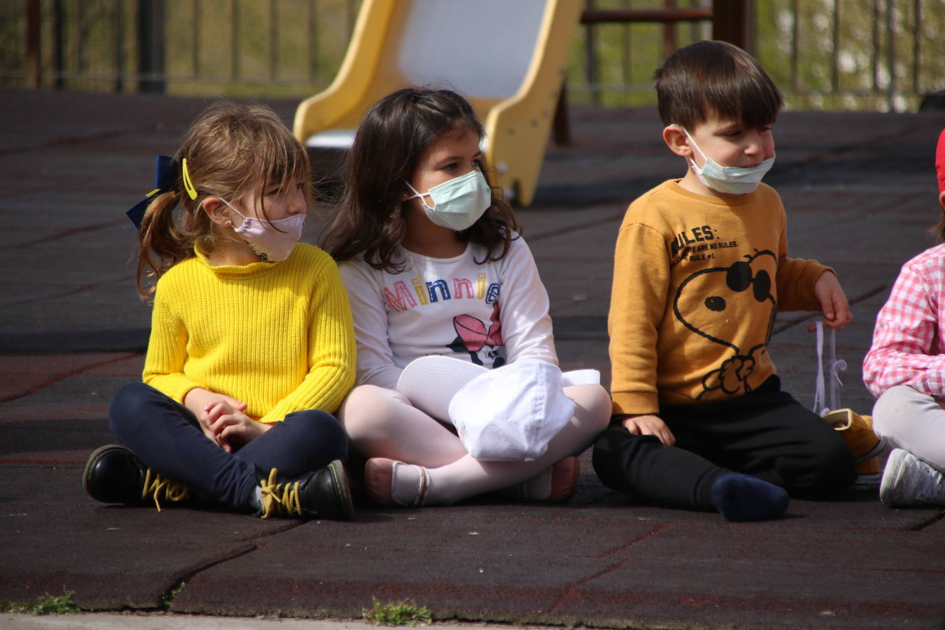 Fotos: Los sones cofrades resuenan con fervor y júbilo en el CEIP &#039;El Rodeo&#039;