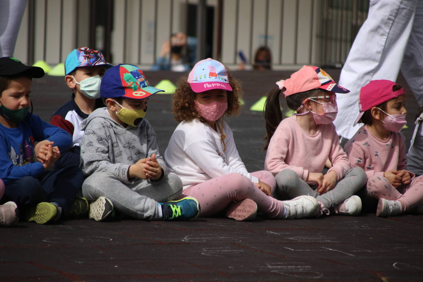 Fotos: Los sones cofrades resuenan con fervor y júbilo en el CEIP &#039;El Rodeo&#039;