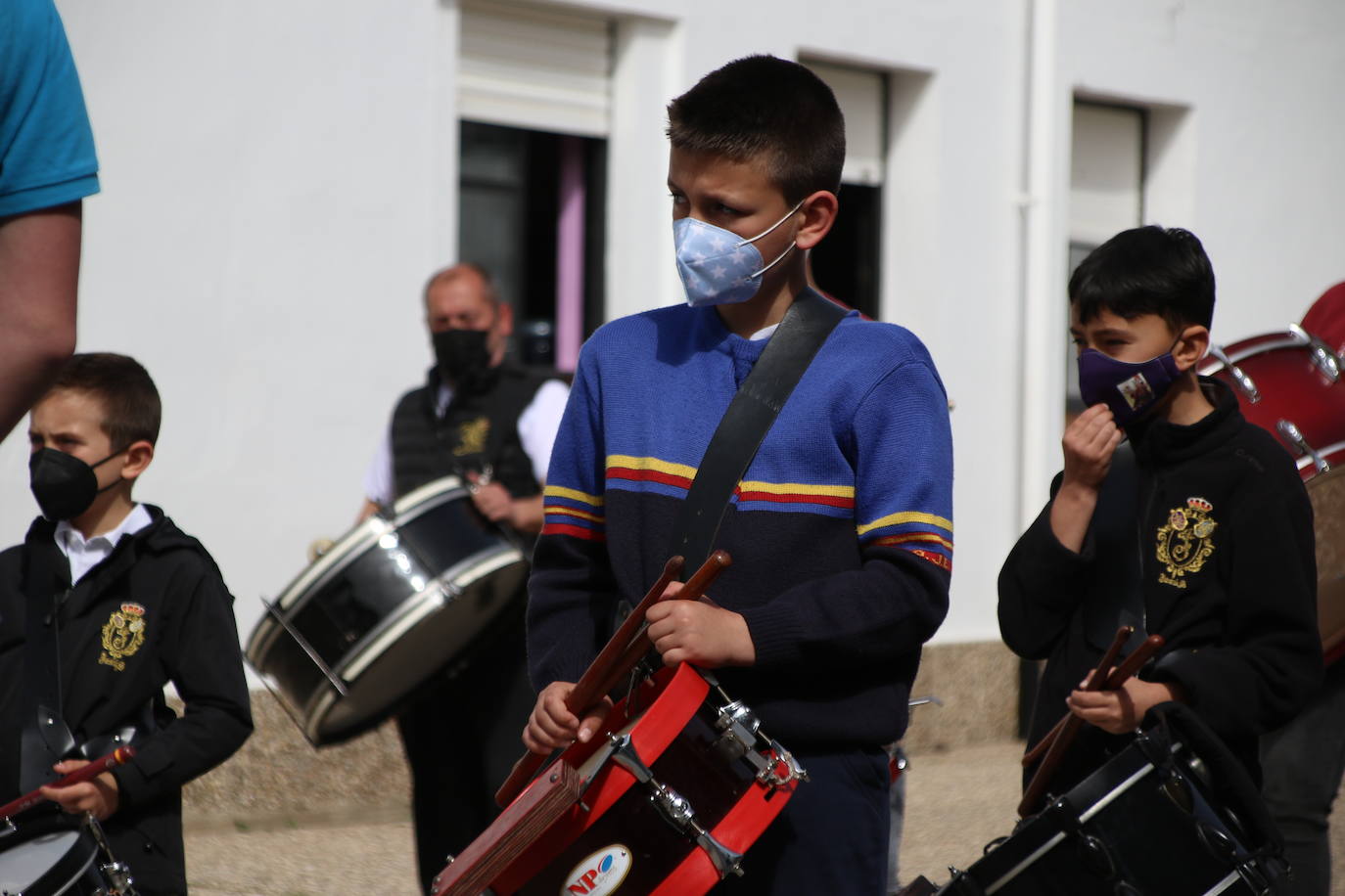 Fotos: Los sones cofrades resuenan con fervor y júbilo en el CEIP &#039;El Rodeo&#039;