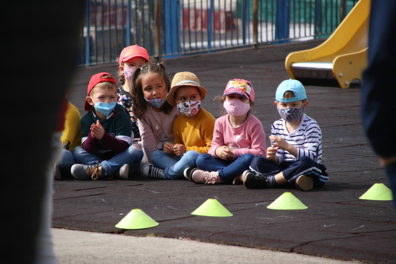 Fotos: Los sones cofrades resuenan con fervor y júbilo en el CEIP &#039;El Rodeo&#039;