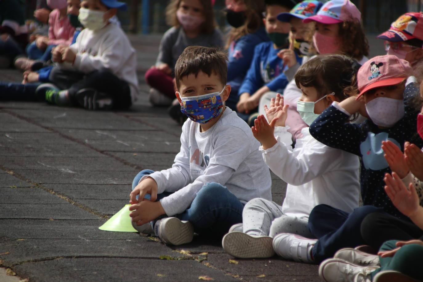 Fotos: Los sones cofrades resuenan con fervor y júbilo en el CEIP &#039;El Rodeo&#039;