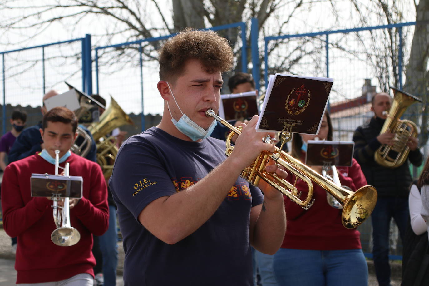 Fotos: Los sones cofrades resuenan con fervor y júbilo en el CEIP &#039;El Rodeo&#039;