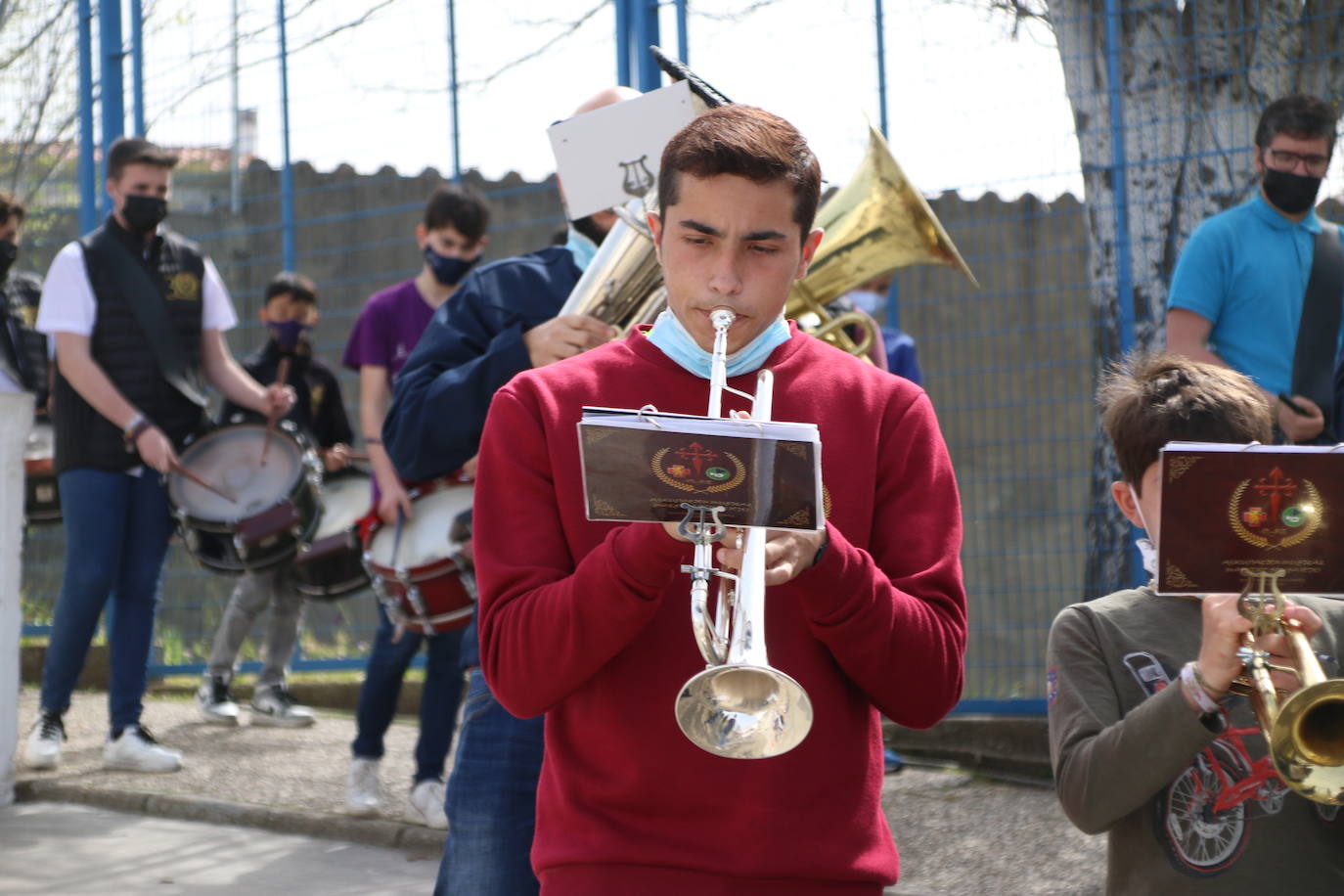 Fotos: Los sones cofrades resuenan con fervor y júbilo en el CEIP &#039;El Rodeo&#039;