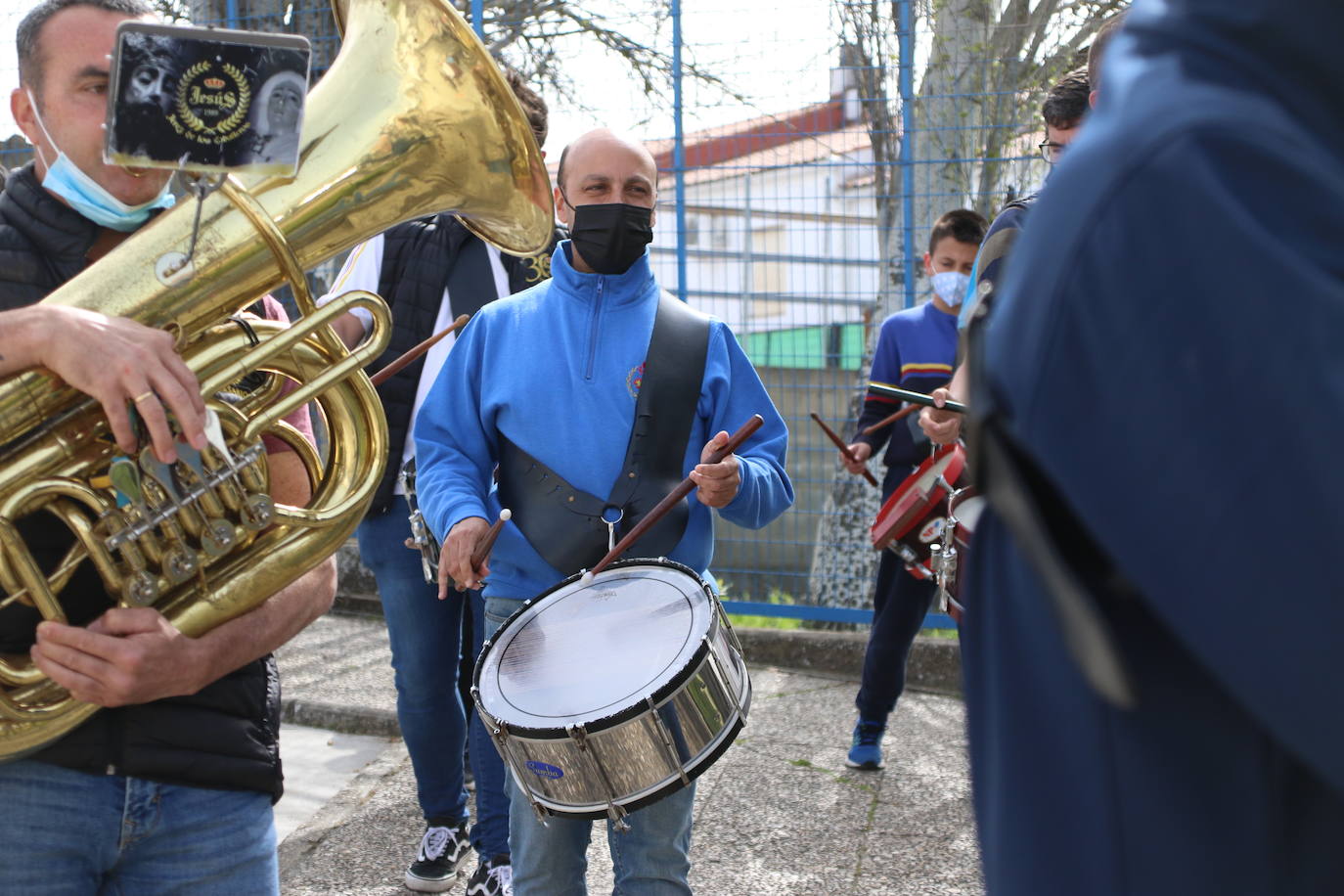 Fotos: Los sones cofrades resuenan con fervor y júbilo en el CEIP &#039;El Rodeo&#039;