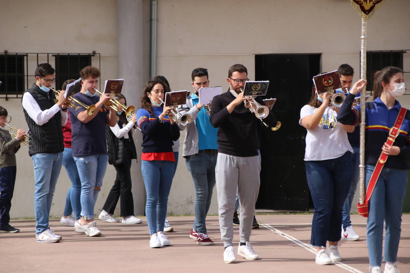 Fotos: Los sones cofrades resuenan con fervor y júbilo en el CEIP &#039;El Rodeo&#039;