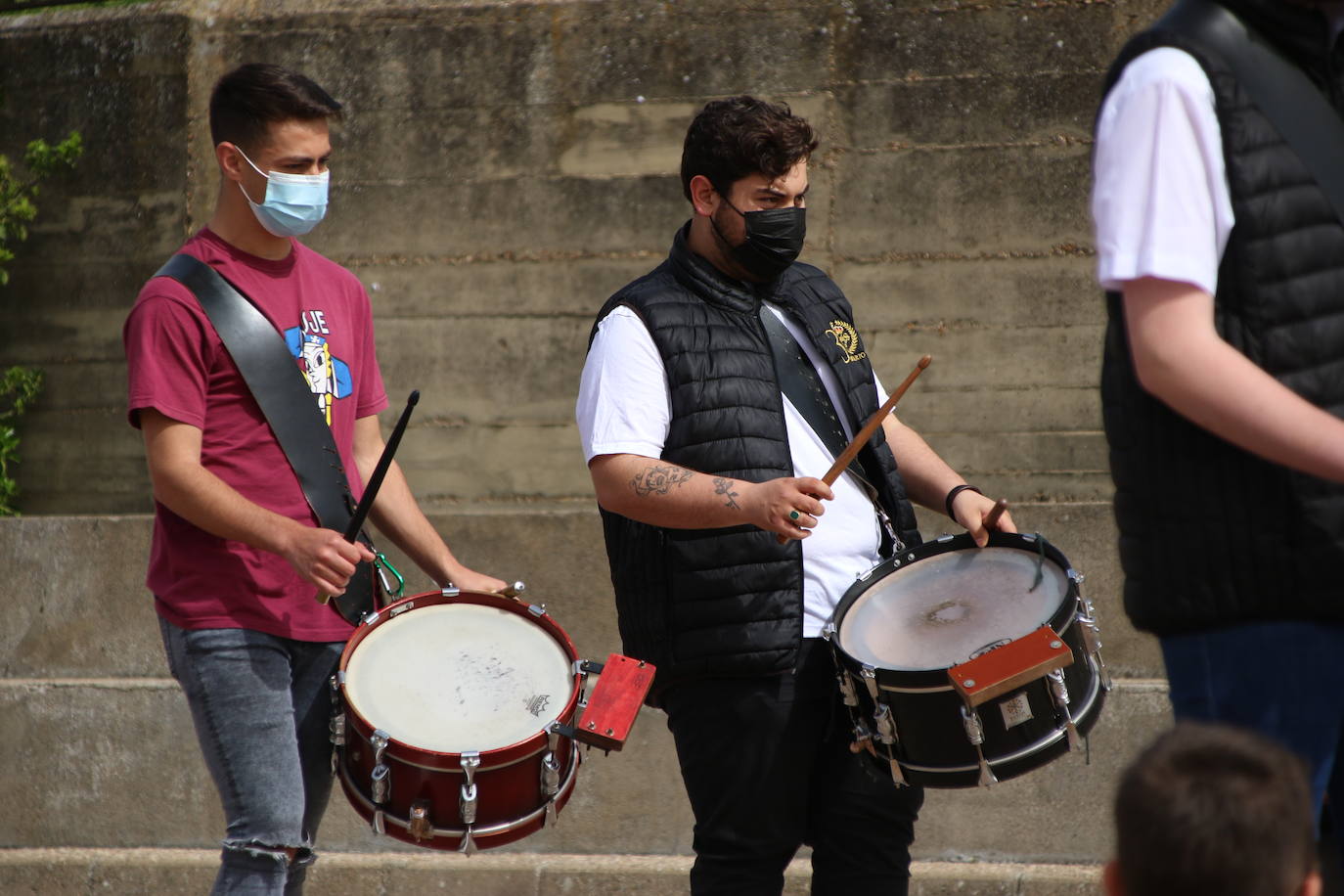 Fotos: Los sones cofrades resuenan con fervor y júbilo en el CEIP &#039;El Rodeo&#039;
