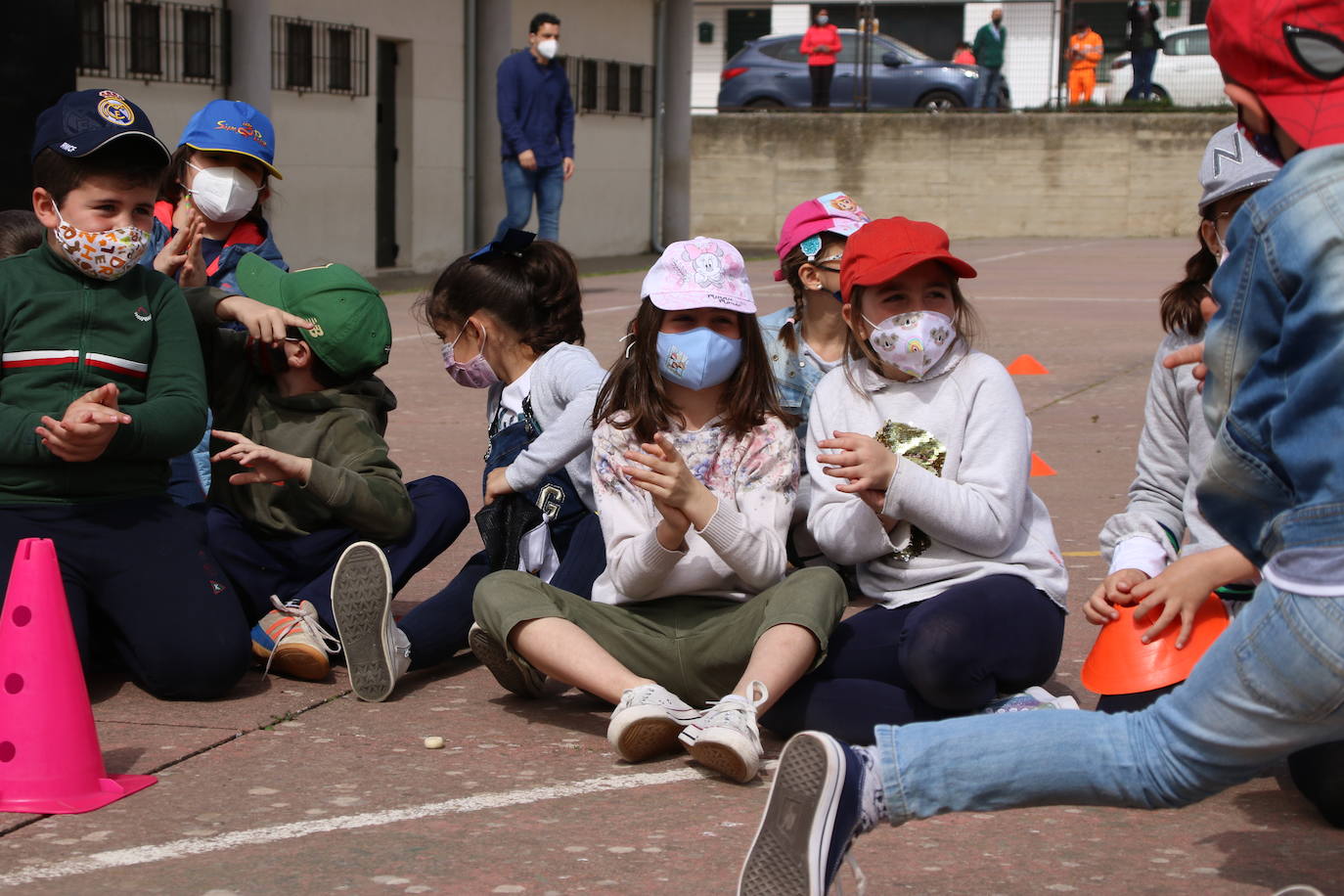 Fotos: Los sones cofrades resuenan con fervor y júbilo en el CEIP &#039;El Rodeo&#039;