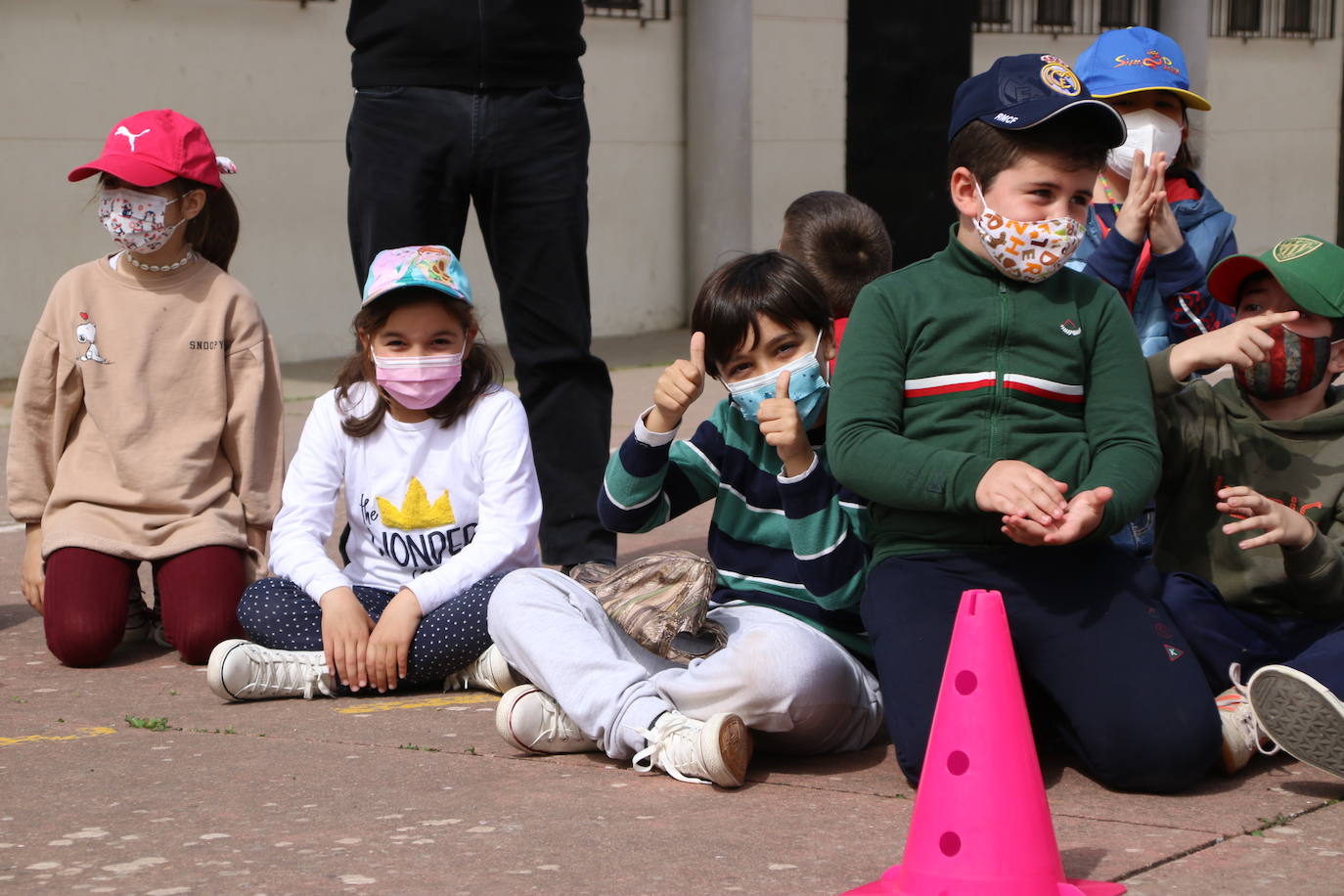 Fotos: Los sones cofrades resuenan con fervor y júbilo en el CEIP &#039;El Rodeo&#039;