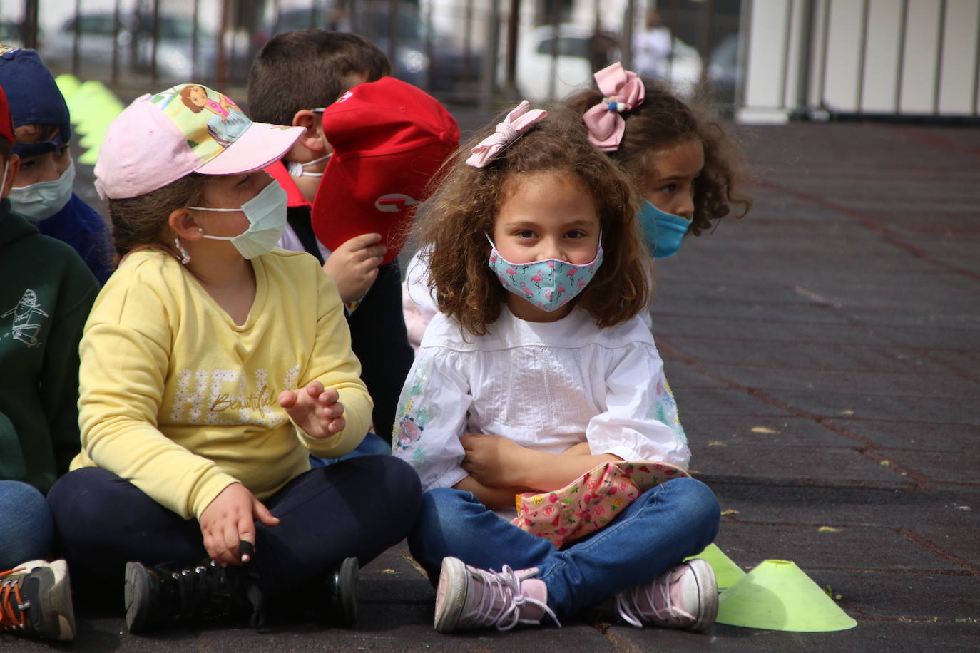 Fotos: Los sones cofrades resuenan con fervor y júbilo en el CEIP &#039;El Rodeo&#039;