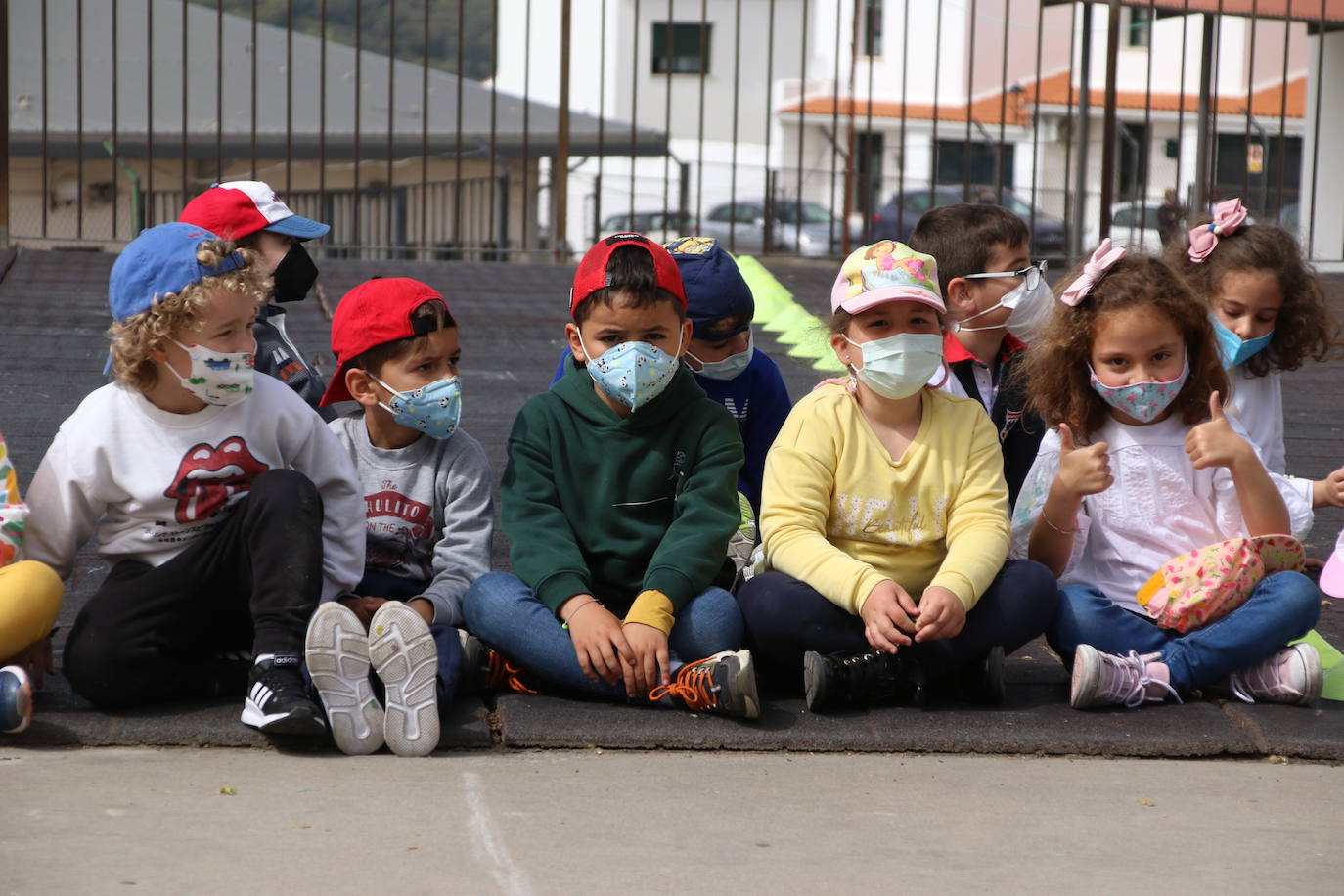 Fotos: Los sones cofrades resuenan con fervor y júbilo en el CEIP &#039;El Rodeo&#039;