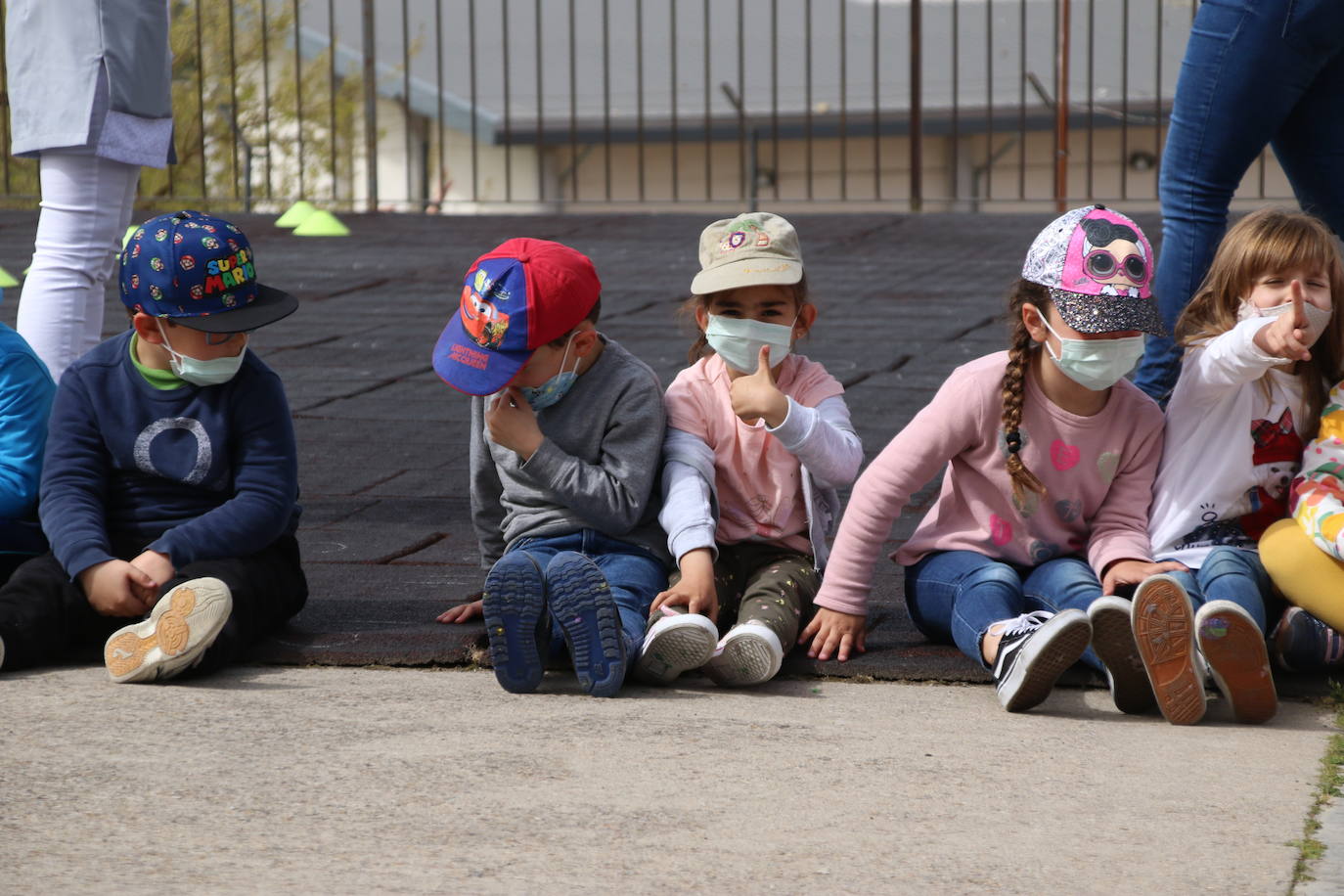Fotos: Los sones cofrades resuenan con fervor y júbilo en el CEIP &#039;El Rodeo&#039;