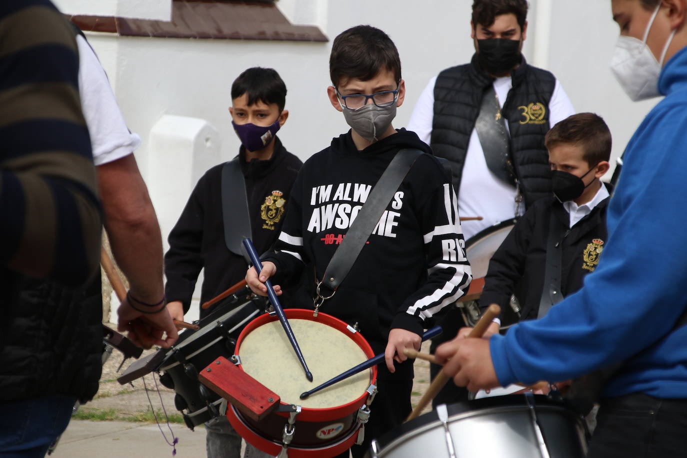 Fotos: Los sones cofrades resuenan con fervor y júbilo en el CEIP &#039;El Rodeo&#039;