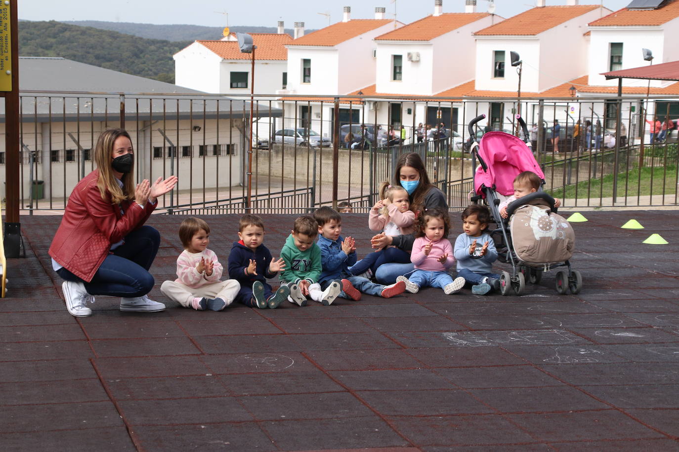 Fotos: Los sones cofrades resuenan con fervor y júbilo en el CEIP &#039;El Rodeo&#039;