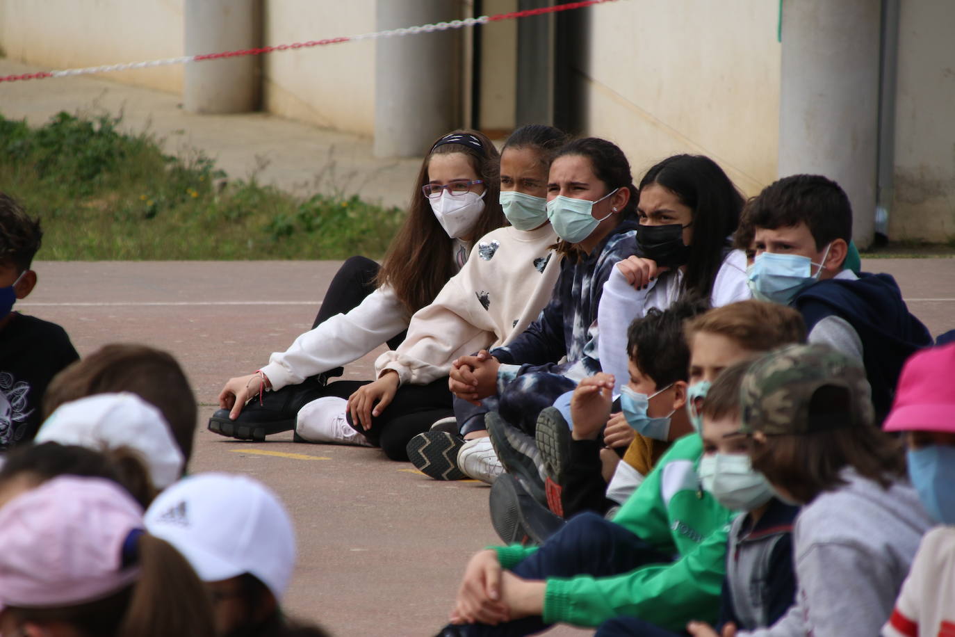 Fotos: Los sones cofrades resuenan con fervor y júbilo en el CEIP &#039;El Rodeo&#039;