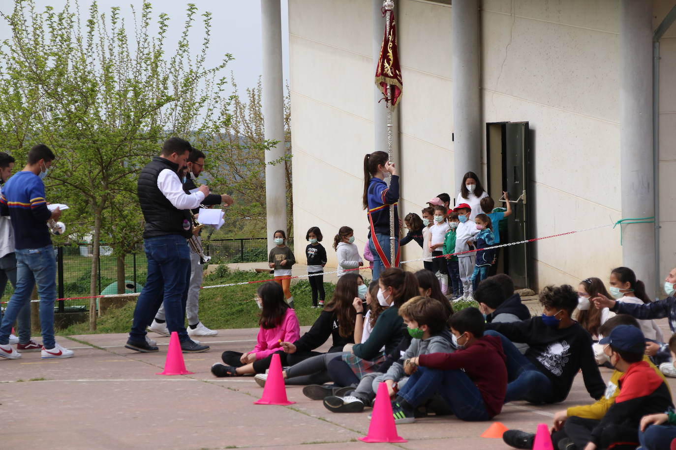 Fotos: Los sones cofrades resuenan con fervor y júbilo en el CEIP &#039;El Rodeo&#039;