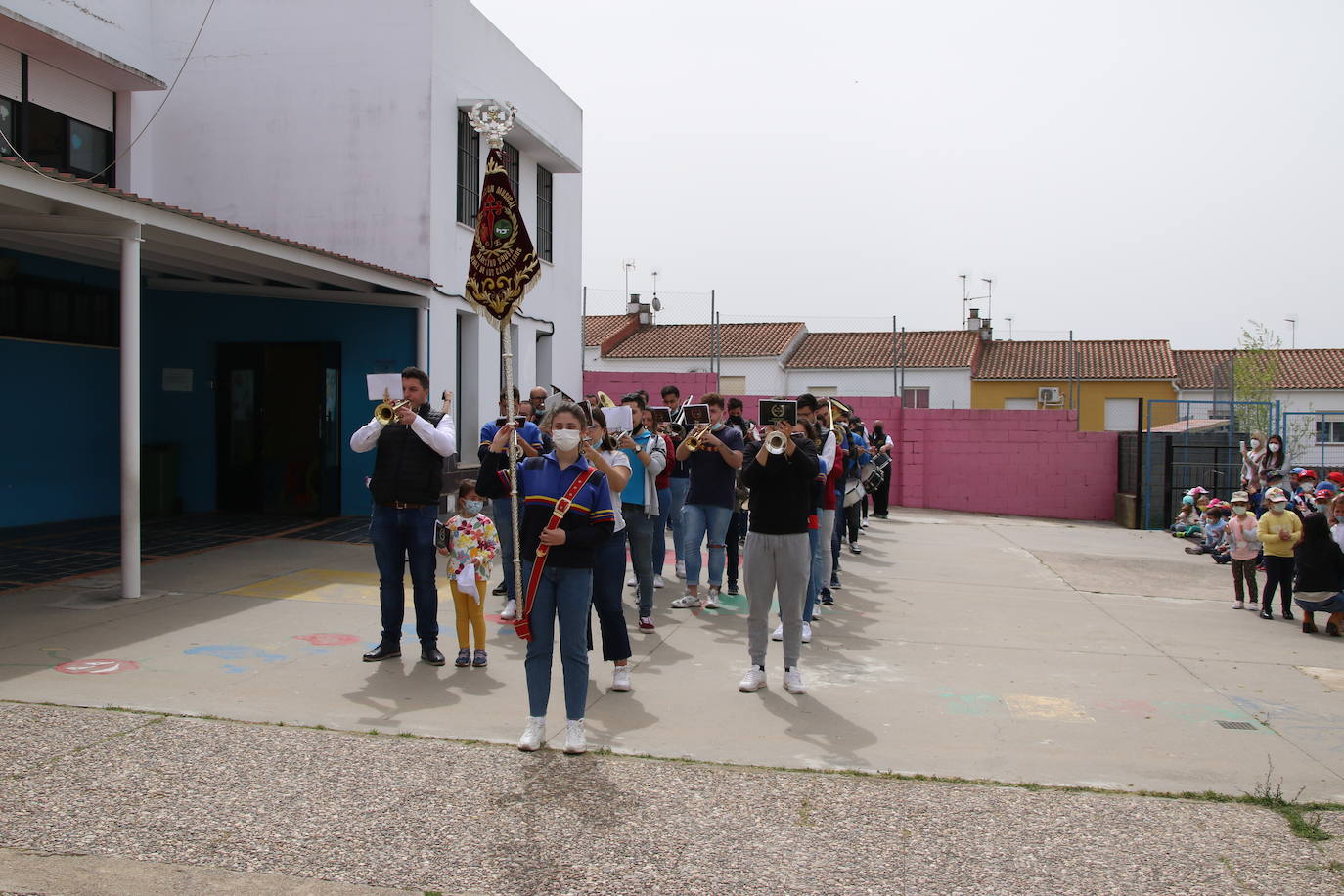 Fotos: Los sones cofrades resuenan con fervor y júbilo en el CEIP &#039;El Rodeo&#039;