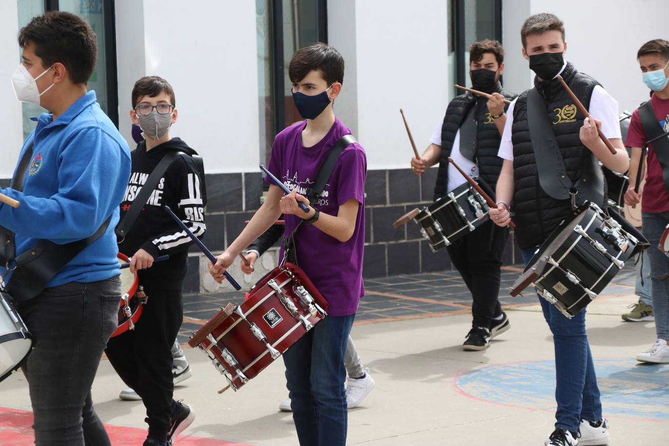 Fotos: Los sones cofrades resuenan con fervor y júbilo en el CEIP &#039;El Rodeo&#039;