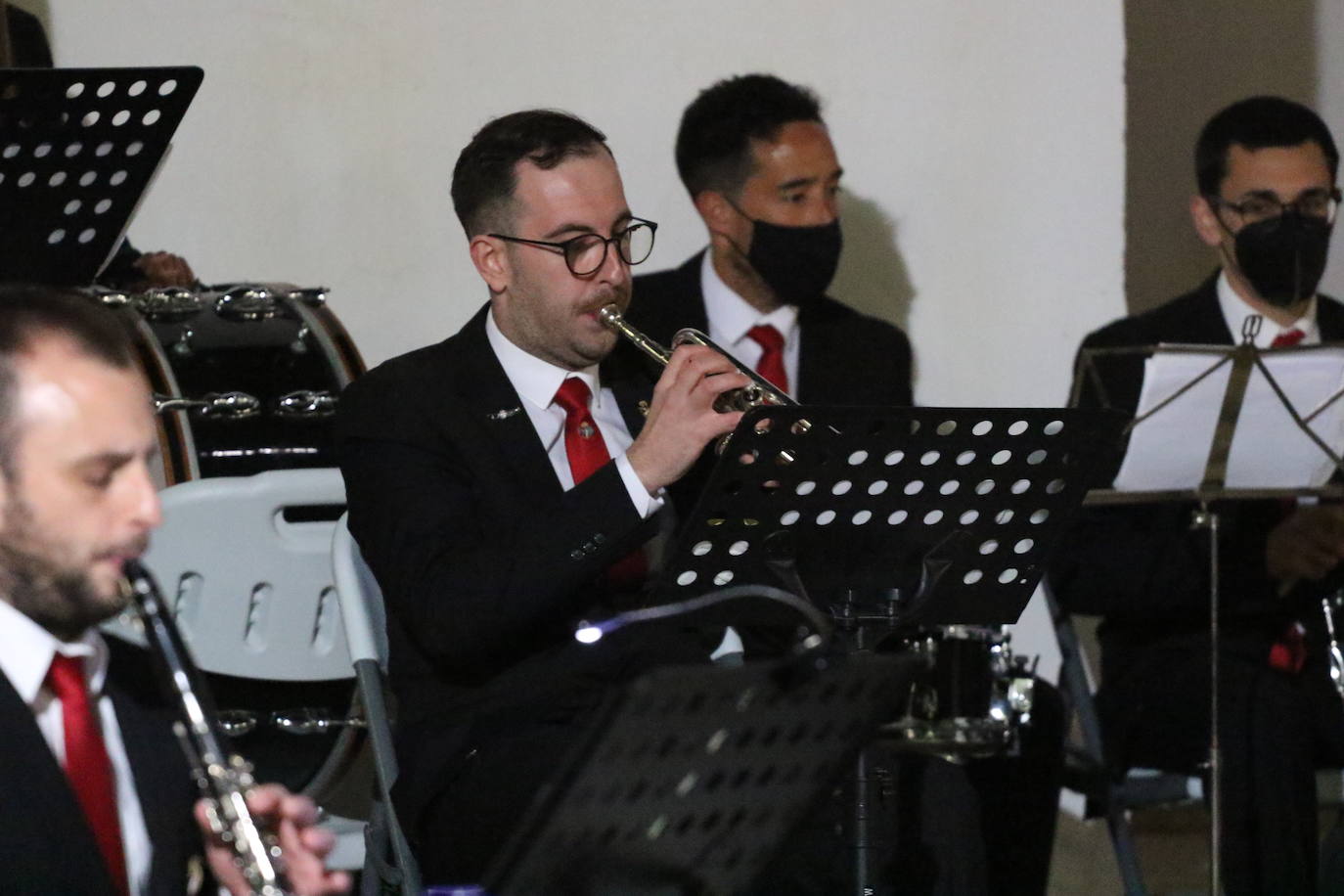 Fotos: La Plaza de la Alcazaba acoge varios conciertos de bandas con un fin solidario