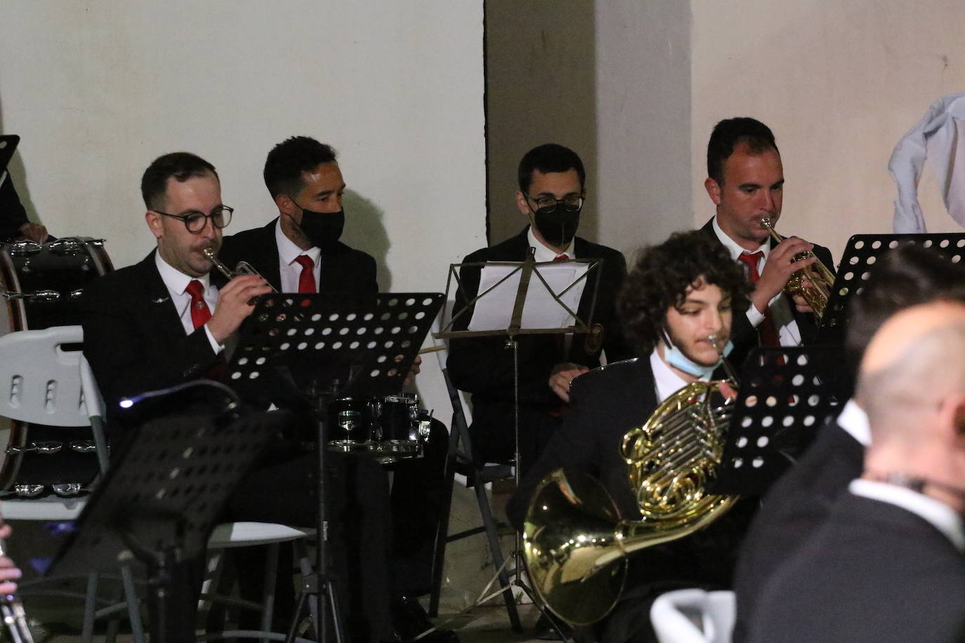 Fotos: La Plaza de la Alcazaba acoge varios conciertos de bandas con un fin solidario
