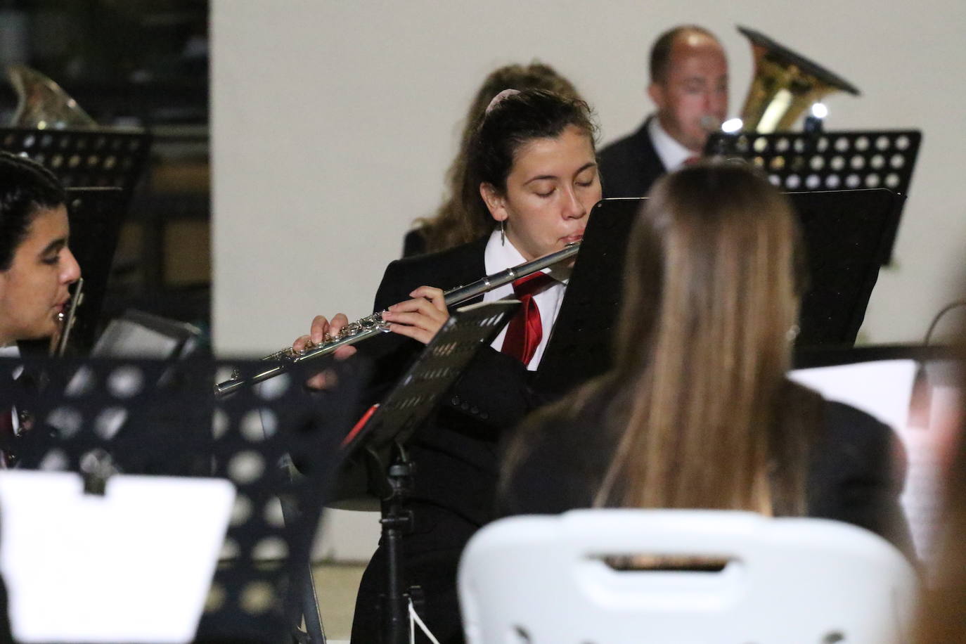 Fotos: La Plaza de la Alcazaba acoge varios conciertos de bandas con un fin solidario
