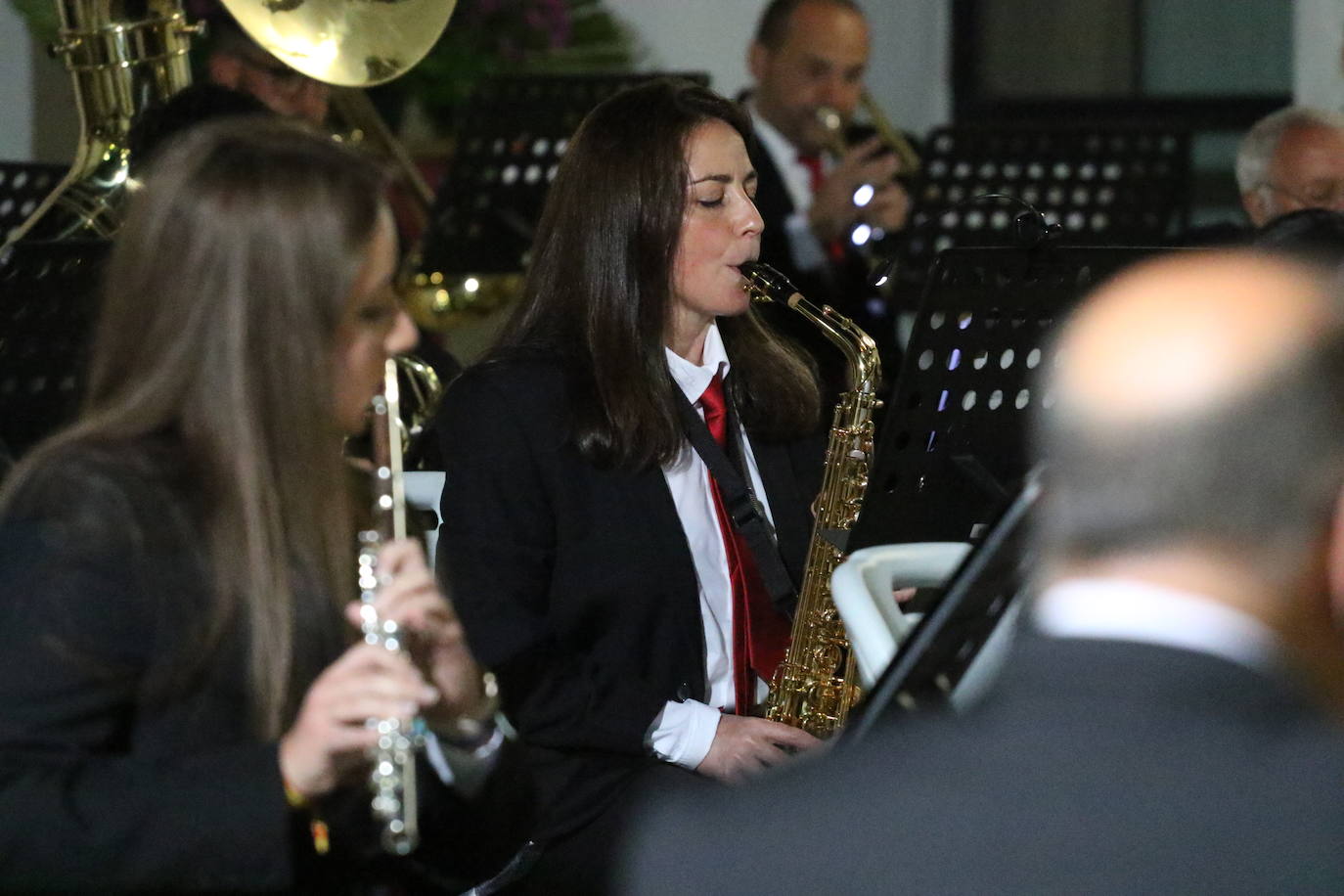 Fotos: La Plaza de la Alcazaba acoge varios conciertos de bandas con un fin solidario