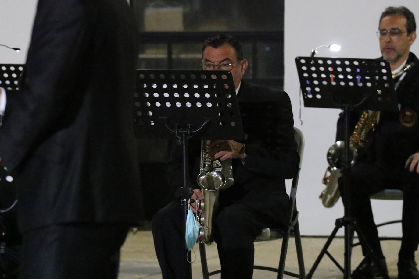 Fotos: La Plaza de la Alcazaba acoge varios conciertos de bandas con un fin solidario