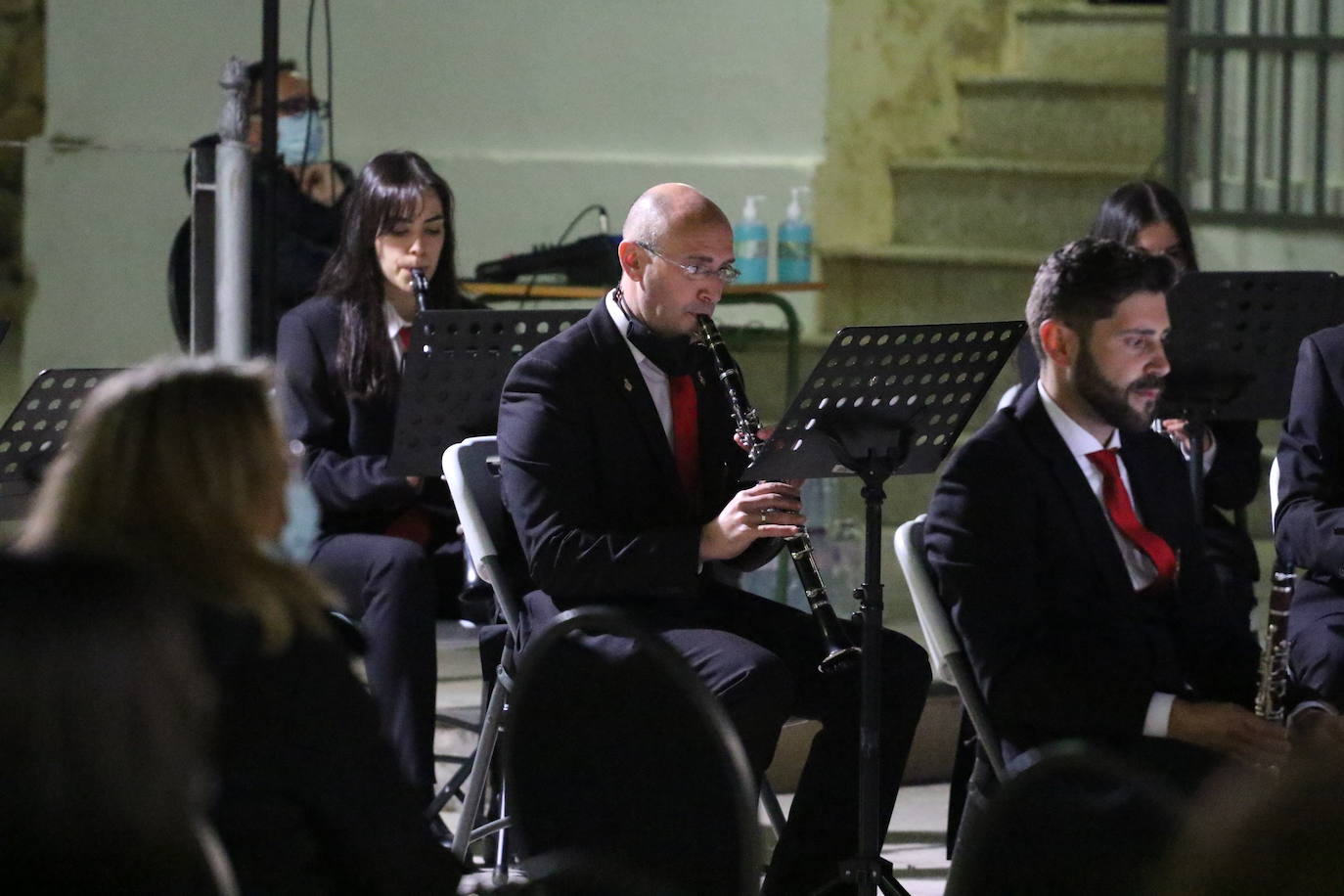 Fotos: La Plaza de la Alcazaba acoge varios conciertos de bandas con un fin solidario