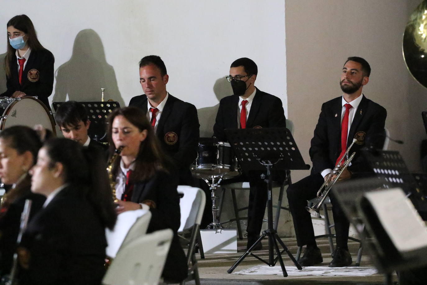 Fotos: La Plaza de la Alcazaba acoge varios conciertos de bandas con un fin solidario