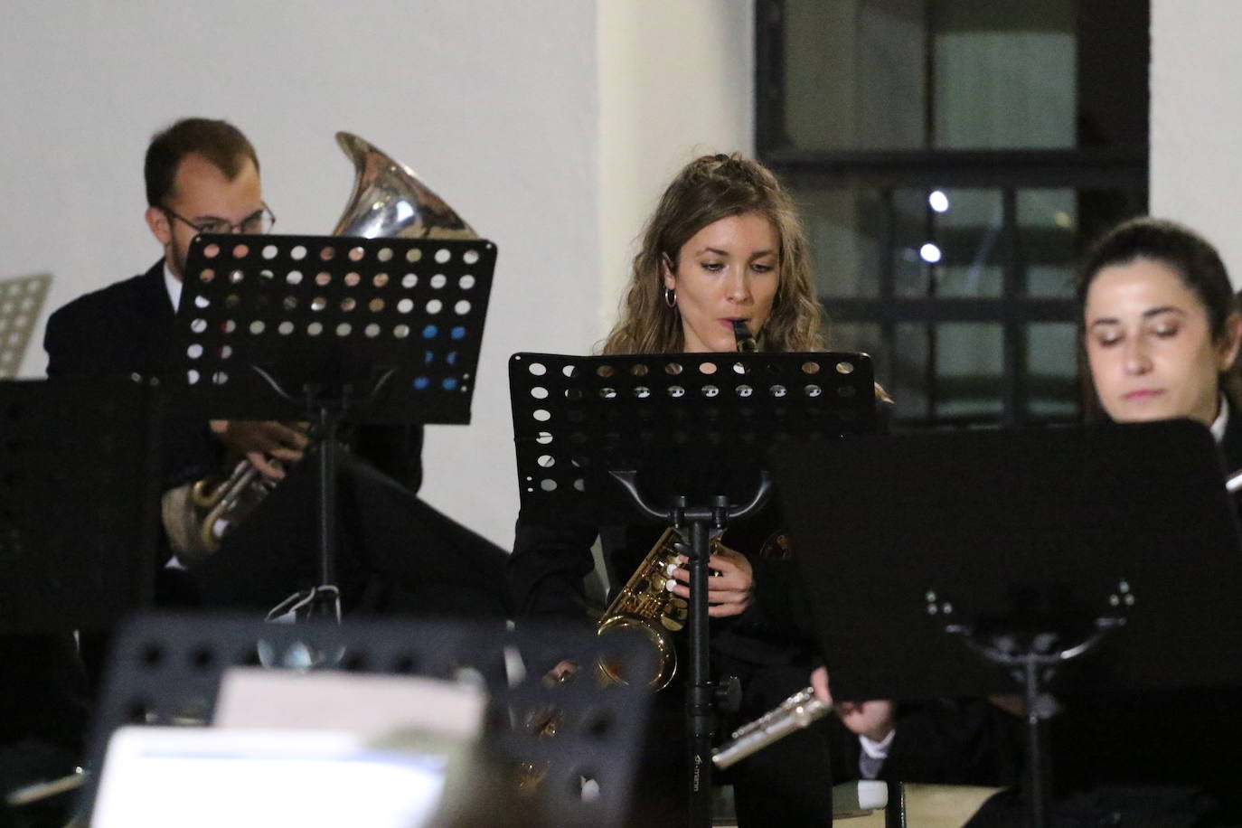 Fotos: La Plaza de la Alcazaba acoge varios conciertos de bandas con un fin solidario