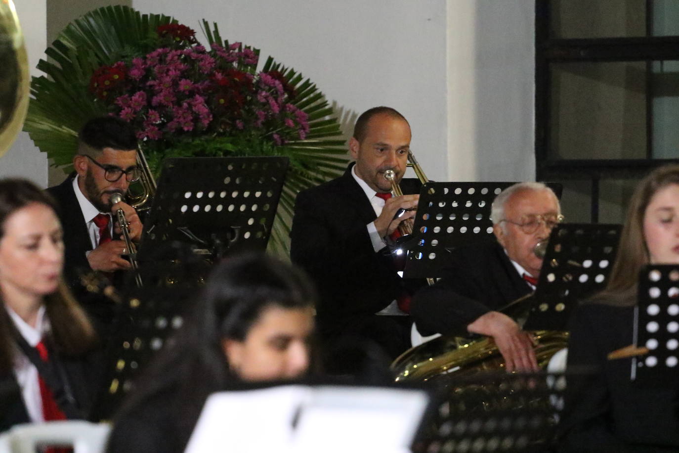 Fotos: La Plaza de la Alcazaba acoge varios conciertos de bandas con un fin solidario
