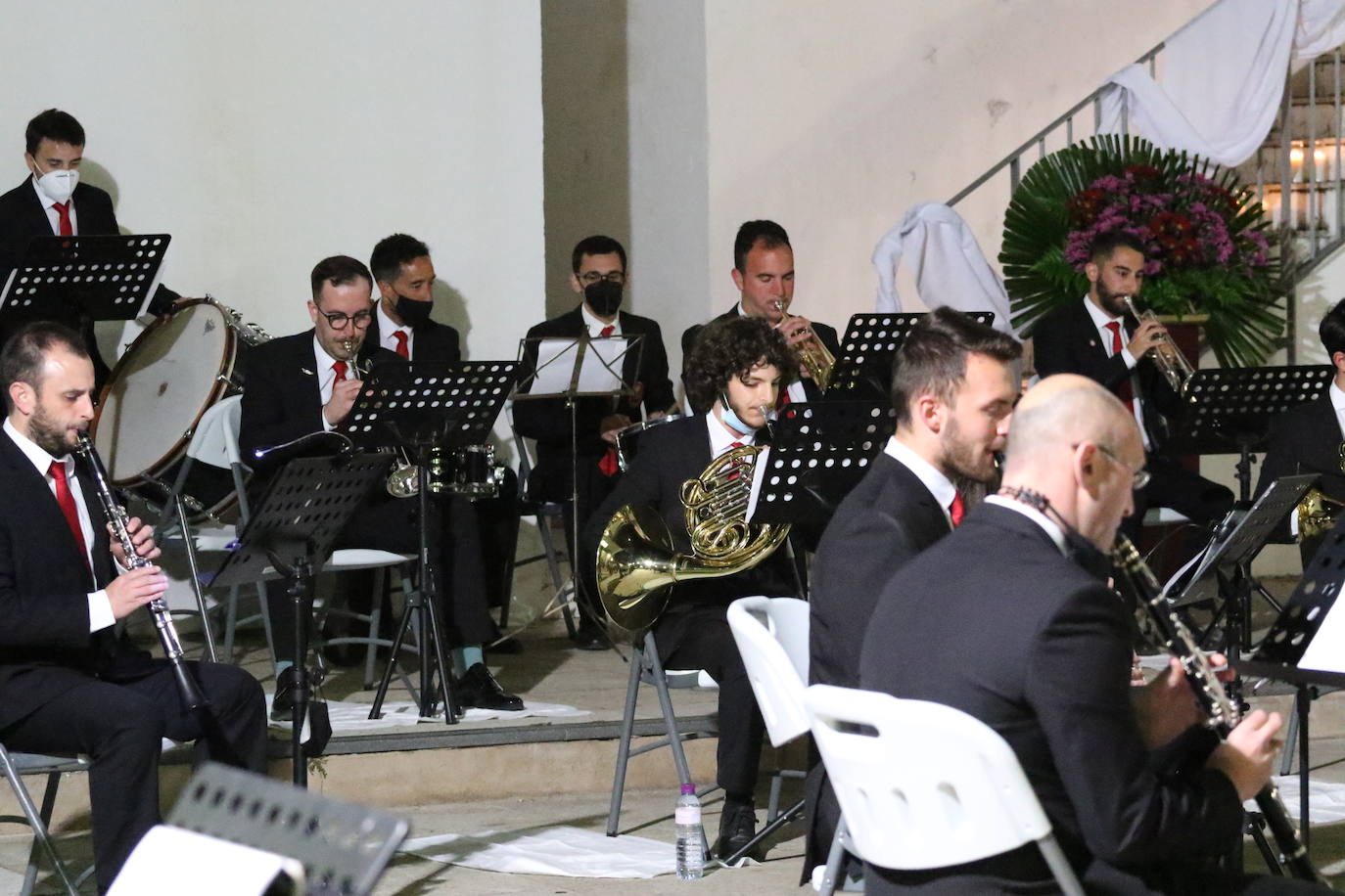 Fotos: La Plaza de la Alcazaba acoge varios conciertos de bandas con un fin solidario