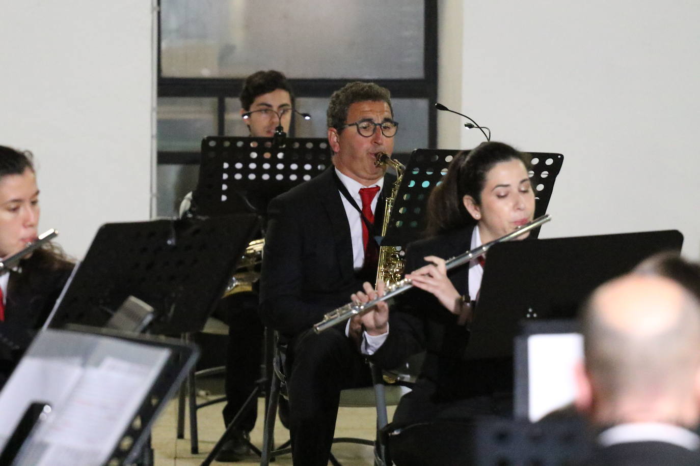 Fotos: La Plaza de la Alcazaba acoge varios conciertos de bandas con un fin solidario