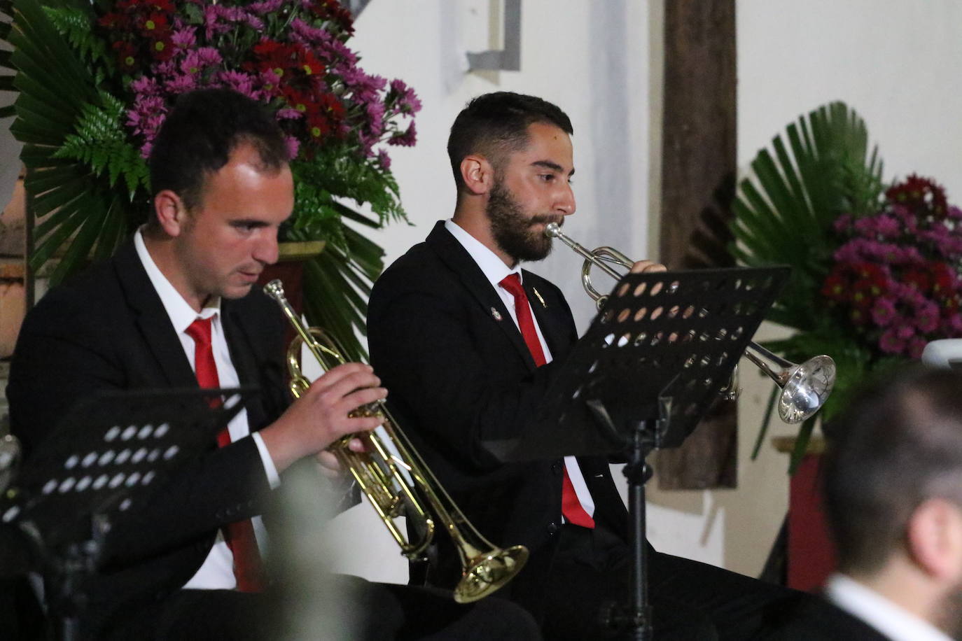 Fotos: La Plaza de la Alcazaba acoge varios conciertos de bandas con un fin solidario