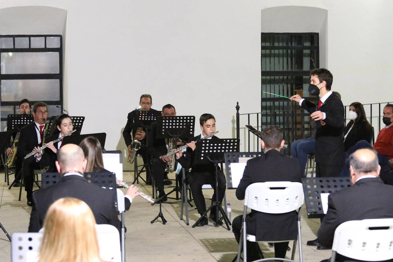 Fotos: La Plaza de la Alcazaba acoge varios conciertos de bandas con un fin solidario