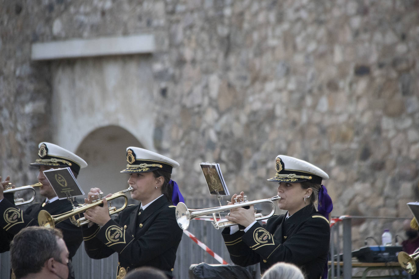 Fotos: La Plaza de la Alcazaba acoge varios conciertos de bandas con un fin solidario