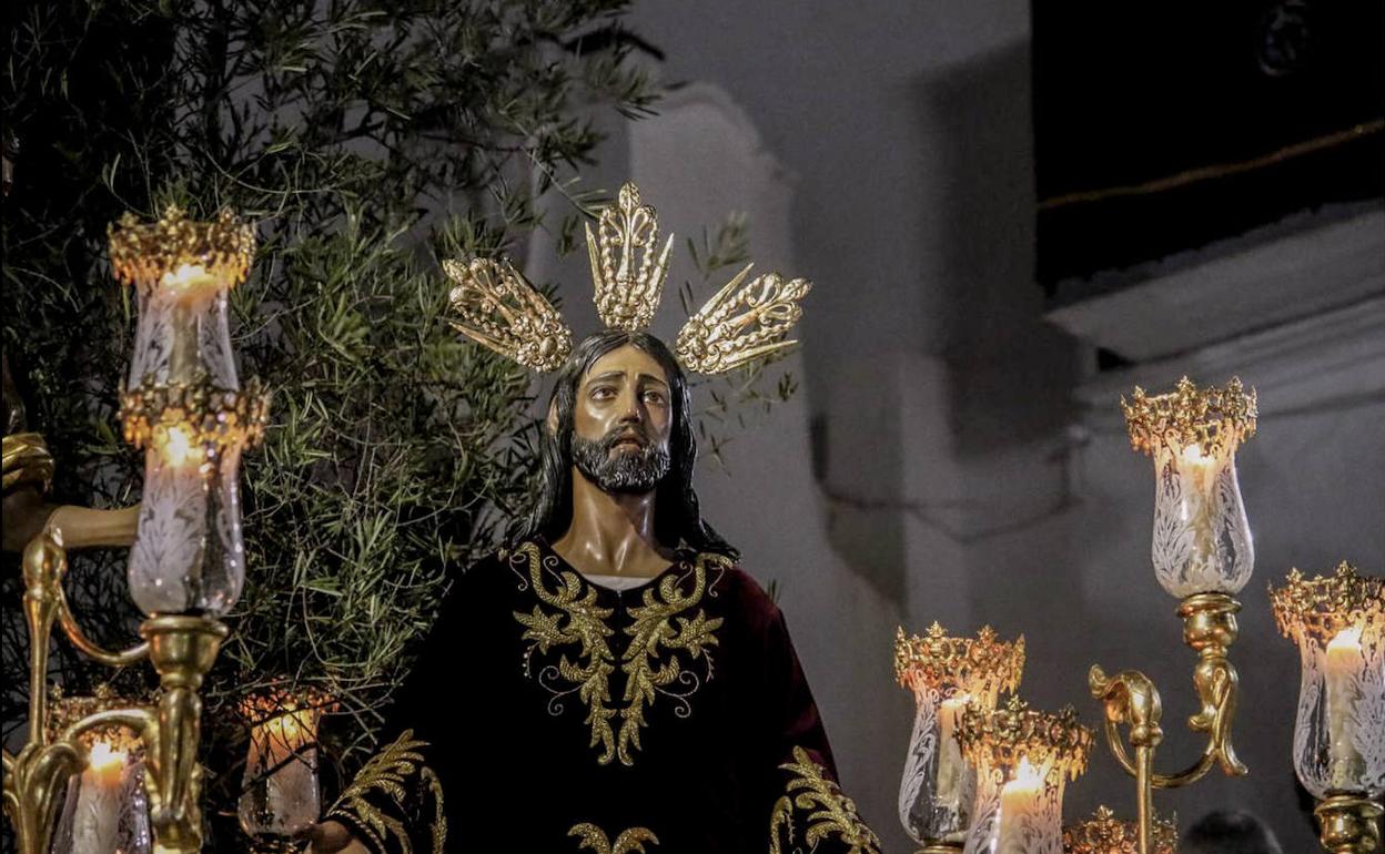 Jerez se hace silencio con la llegada de un nuevo Martes Santo de esperanza y oración