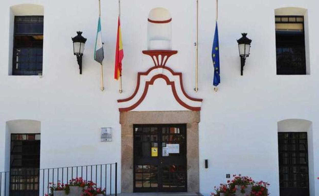 Podemos reprocha a la alcaldesa de Jerez de los Caballeros que reciba un «sobresueldo» con cargo a las arcas municipales
