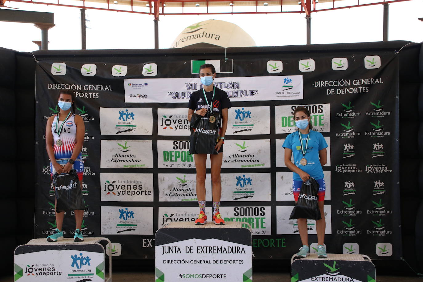 Fotos: 120 participantes se dan cita en el VII Triatlón &#039;Ciudad del Temple&#039;