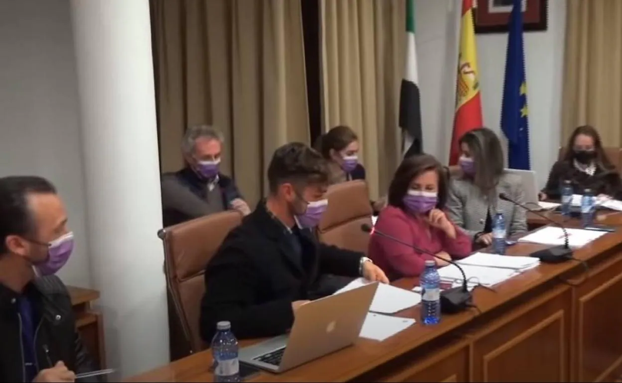 PP, Ciudadanos y Unidas Podemos solicitan la destitución del secretario de la alcaldesa 