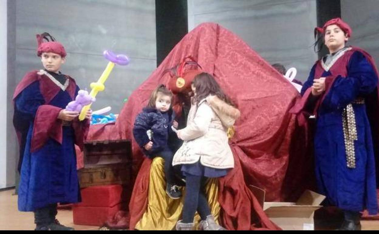 El Cartero Real visita Jerez y sus pedanías para recoger las cartas de los más pequeños