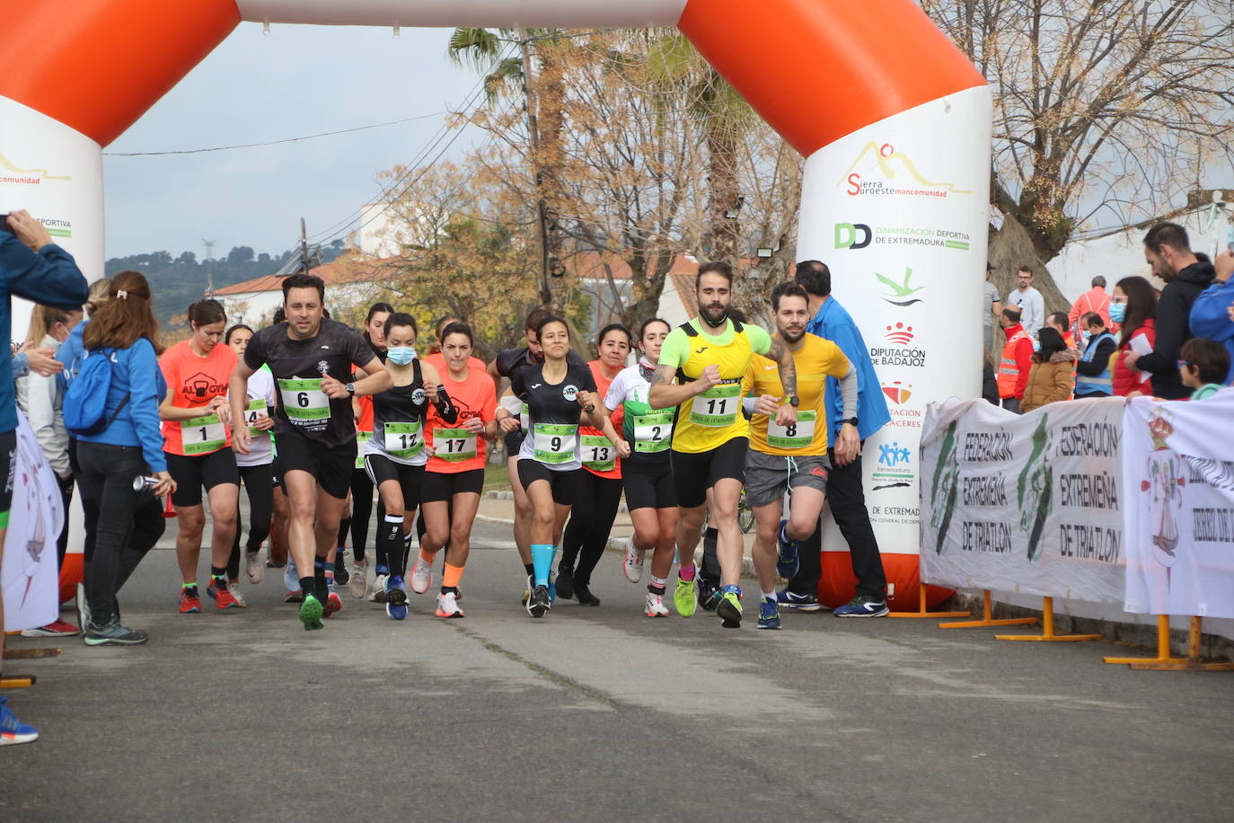 Fotos: Carlos Cobos e Irene Cascajosa ganan el II Duatlón Cross &#039;Dehesa de Jerez&#039;