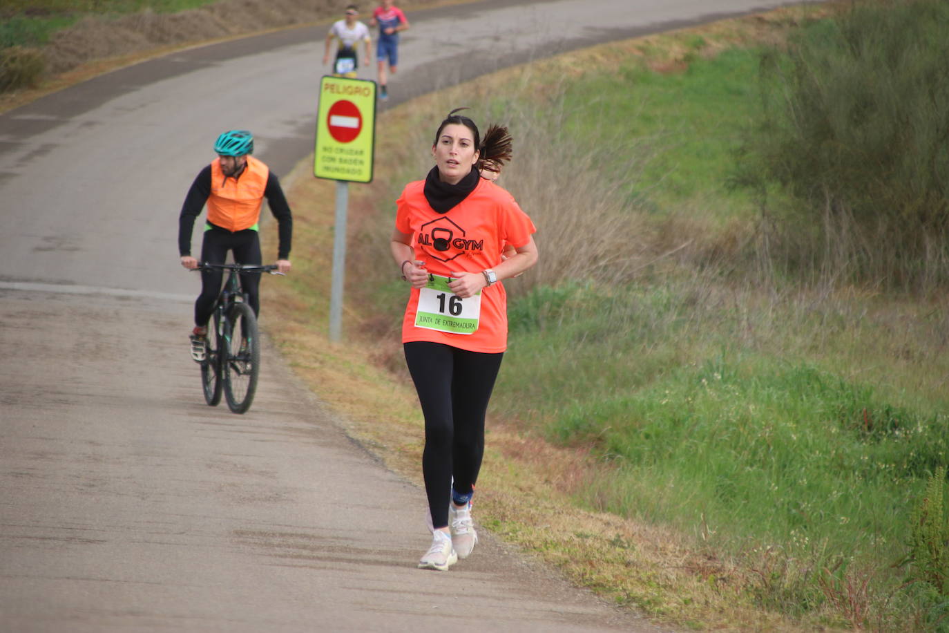 Fotos: Carlos Cobos e Irene Cascajosa ganan el II Duatlón Cross &#039;Dehesa de Jerez&#039;