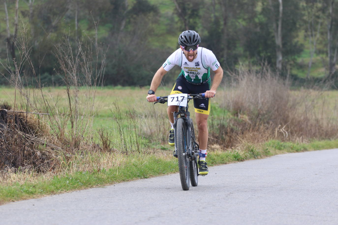 Fotos: Carlos Cobos e Irene Cascajosa ganan el II Duatlón Cross &#039;Dehesa de Jerez&#039;