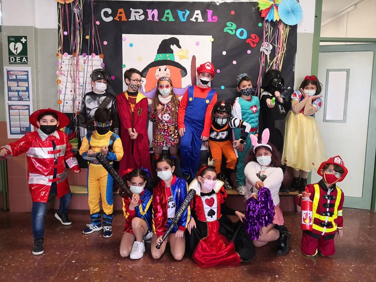 Fotos: El Carnaval llena de color, ritmo y alegría los centros educativos